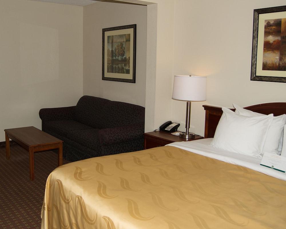 Quality Inn & Suites Lexington Near I-64 And I-81 Timber Ridge Buitenkant foto