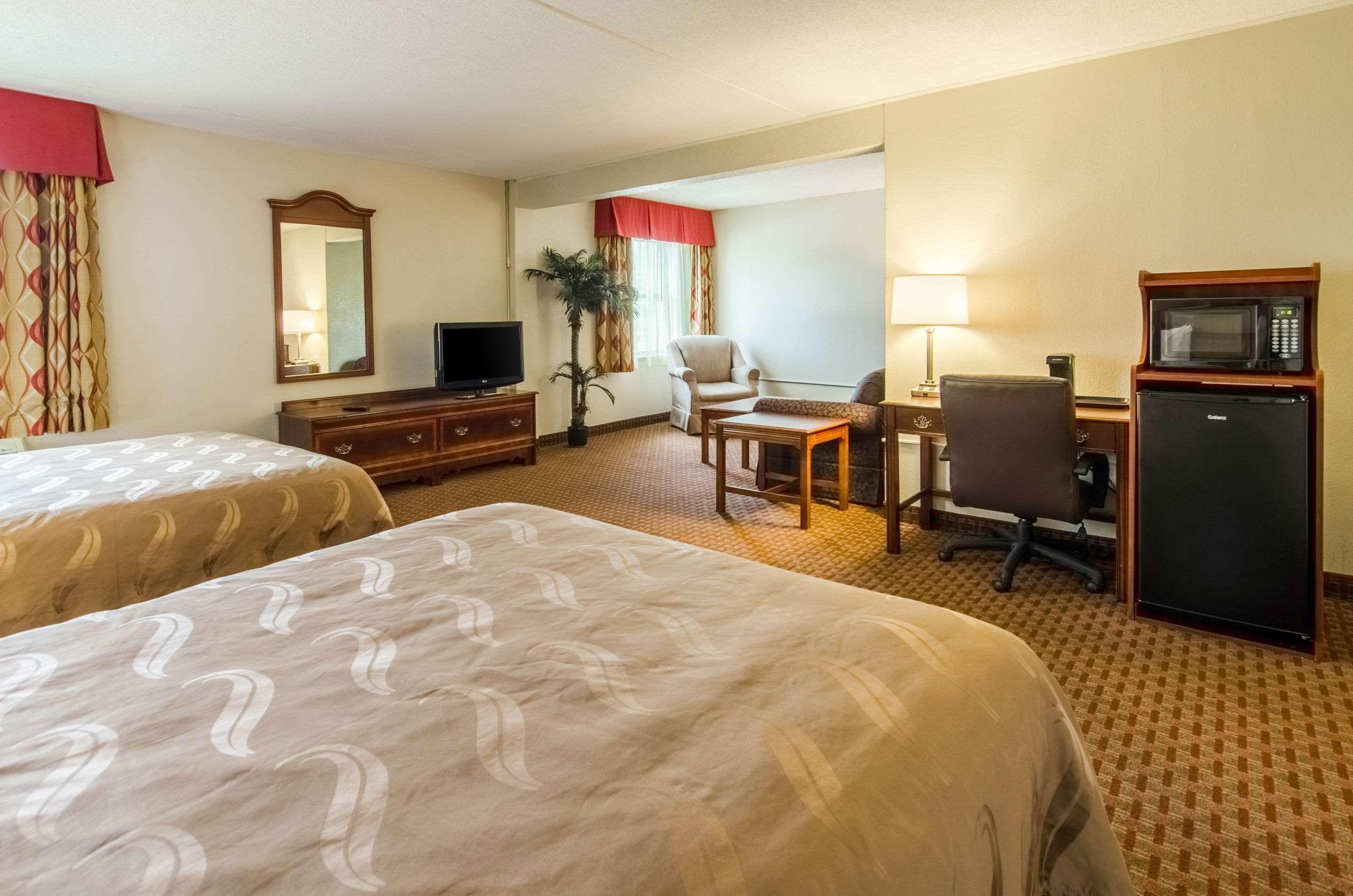 Quality Inn & Suites Lexington Near I-64 And I-81 Timber Ridge Buitenkant foto