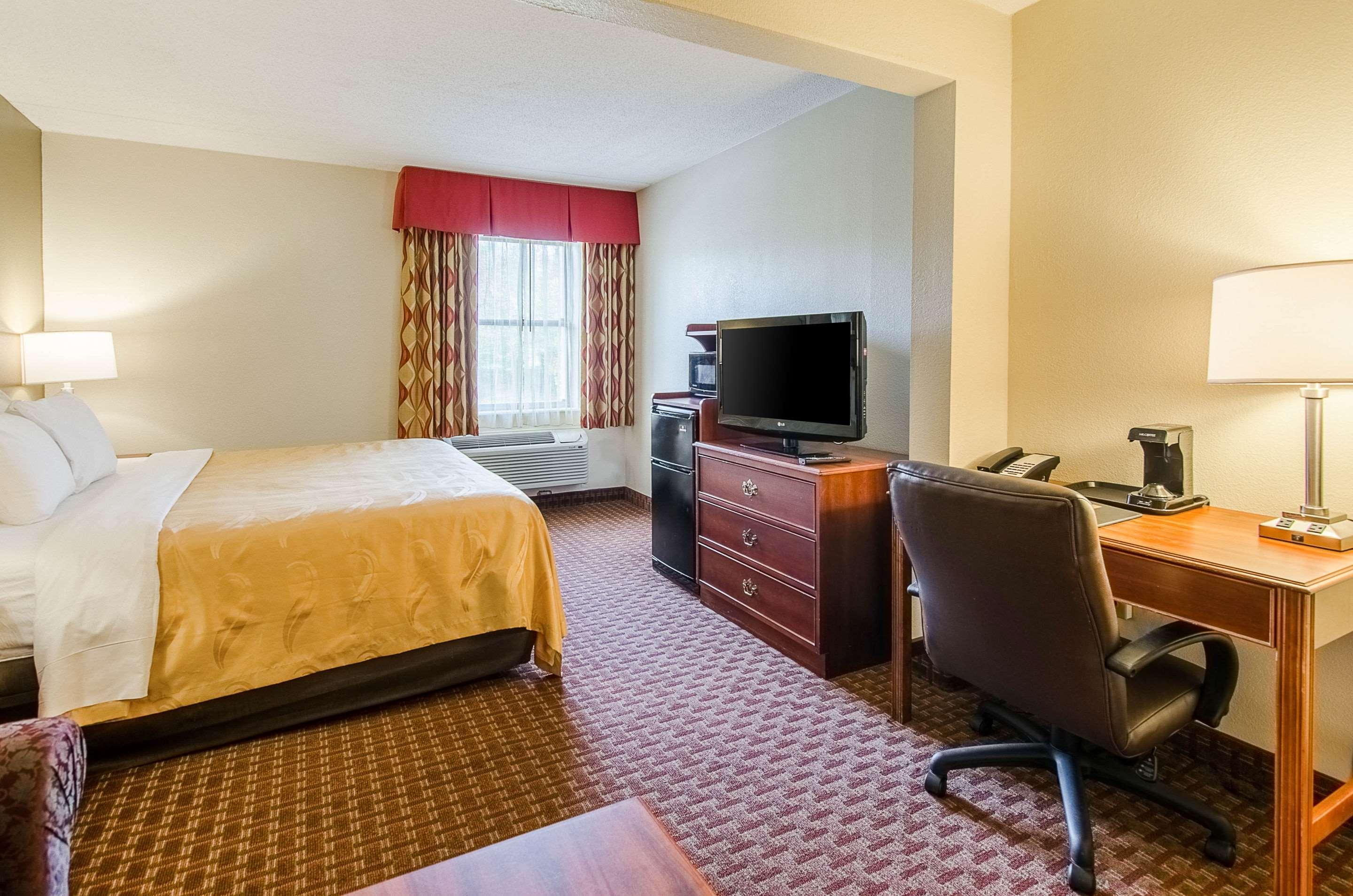 Quality Inn & Suites Lexington Near I-64 And I-81 Timber Ridge Buitenkant foto