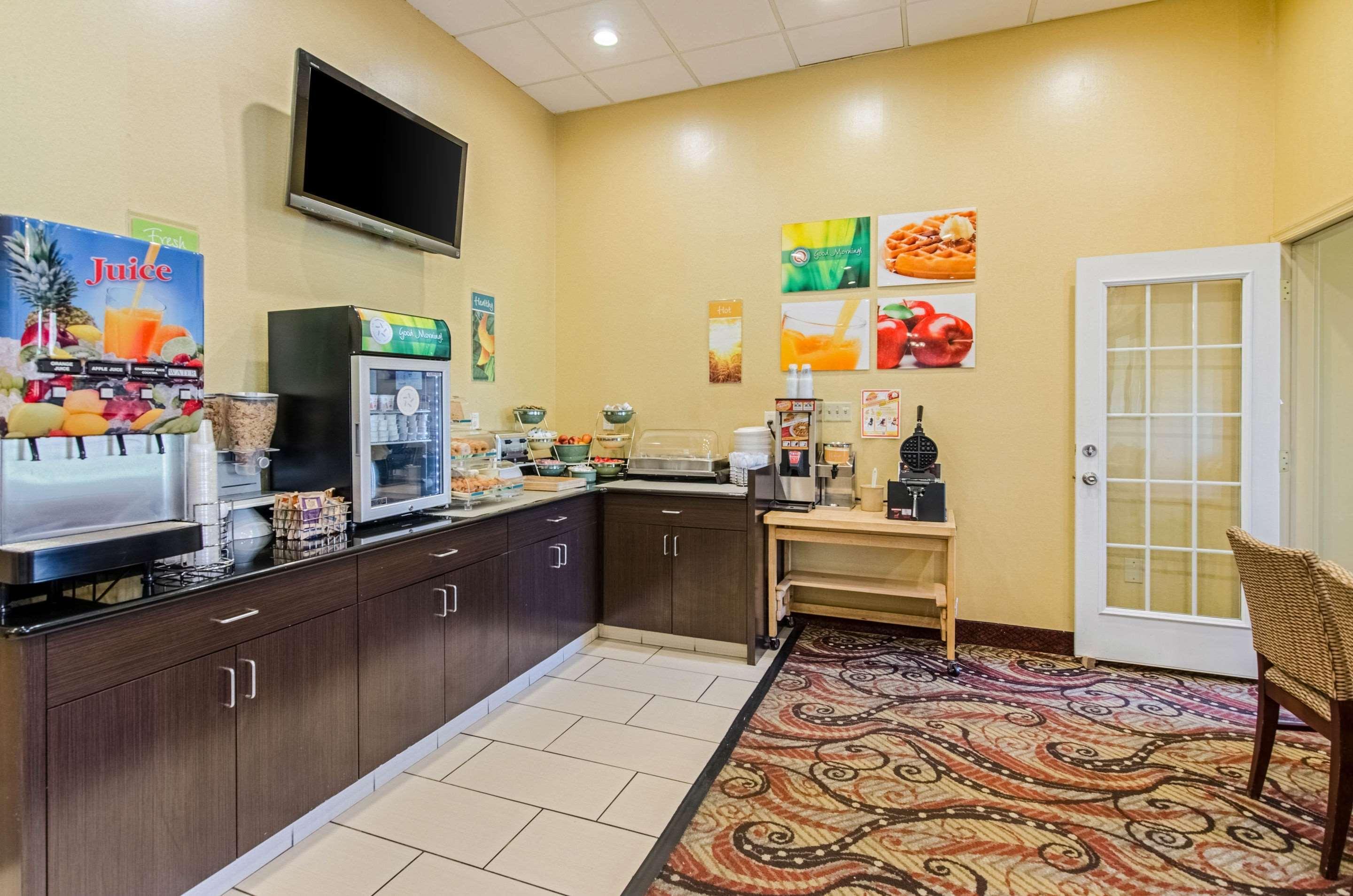 Quality Inn & Suites Lexington Near I-64 And I-81 Timber Ridge Buitenkant foto