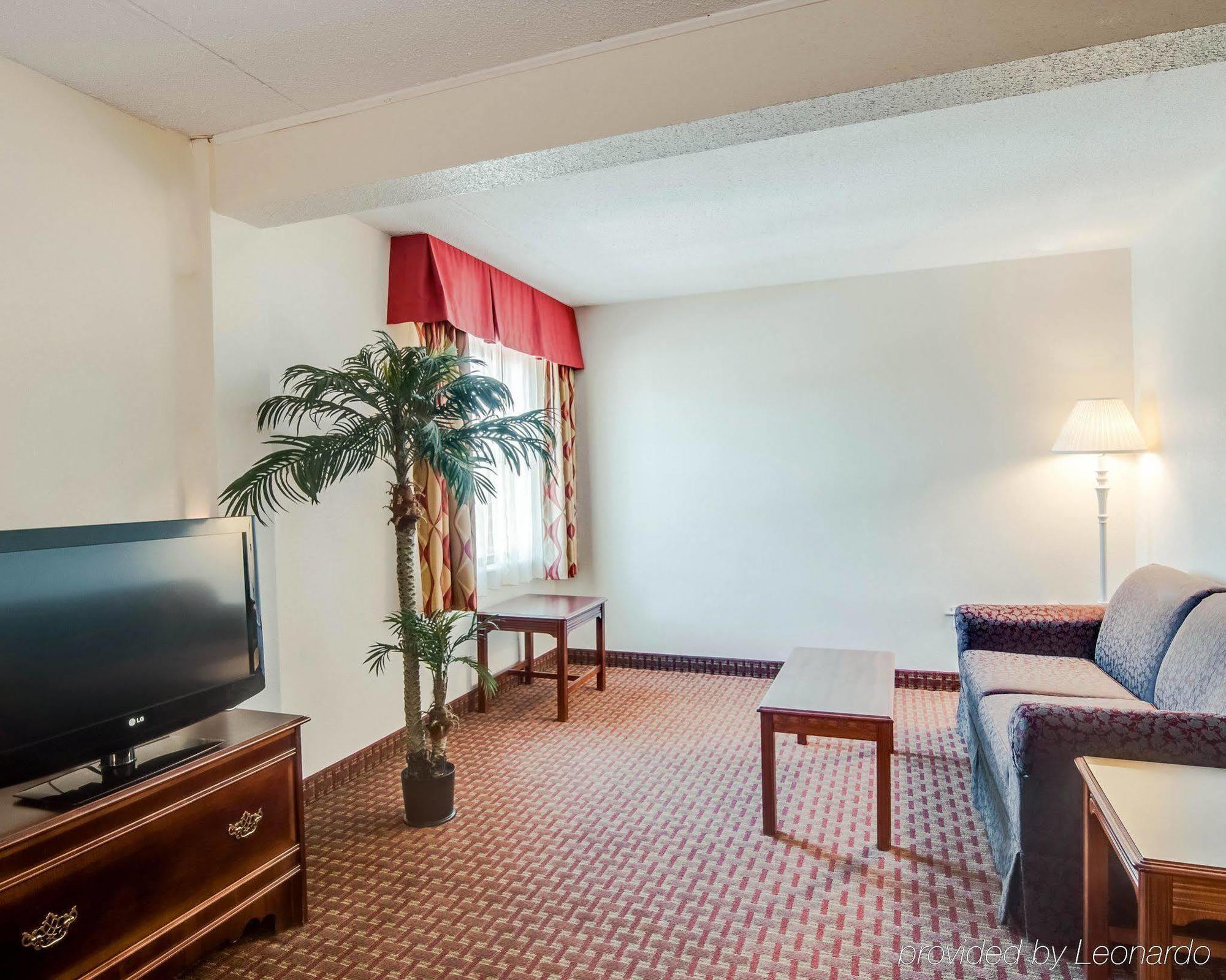 Quality Inn & Suites Lexington Near I-64 And I-81 Timber Ridge Buitenkant foto