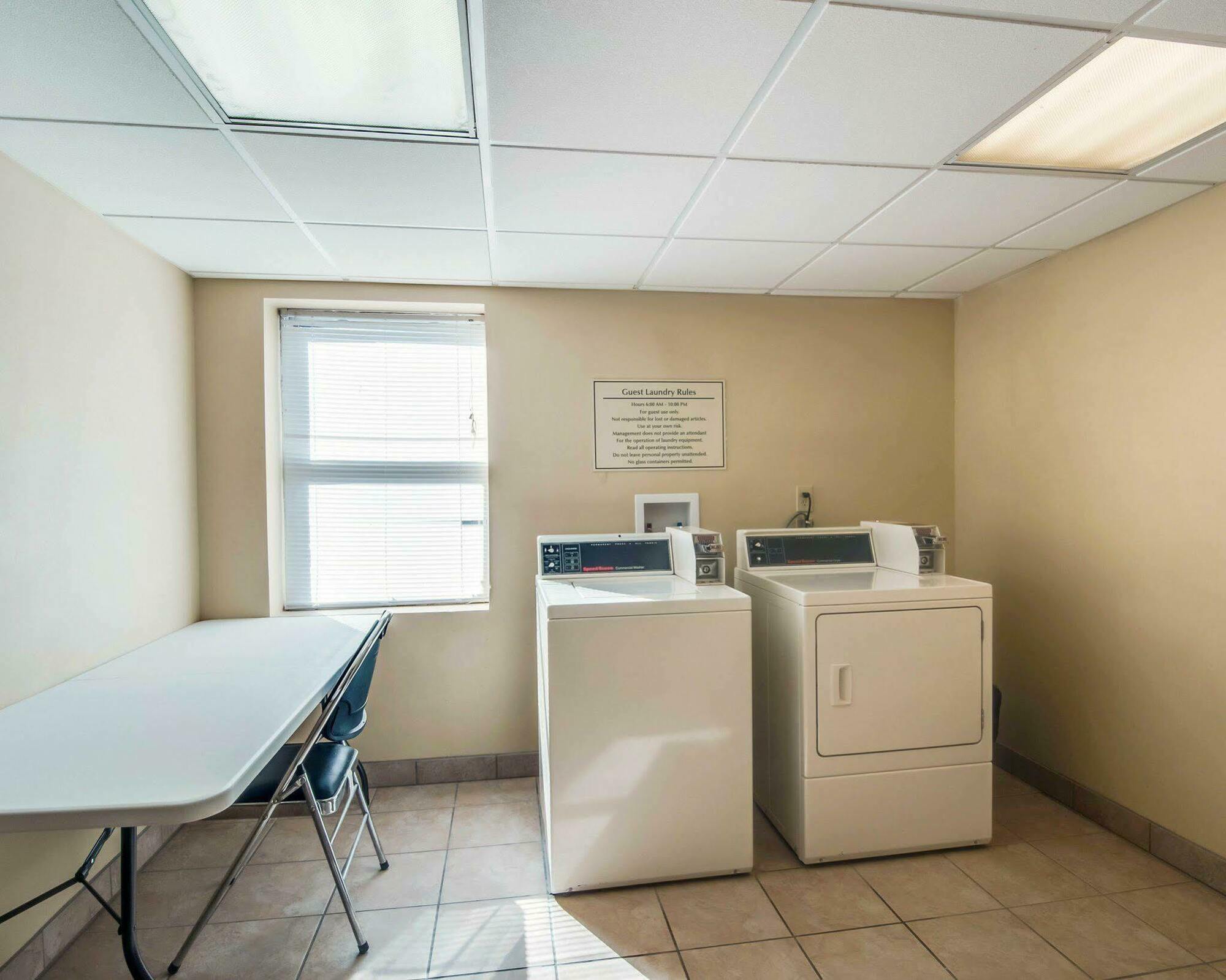 Quality Inn & Suites Lexington Near I-64 And I-81 Timber Ridge Buitenkant foto