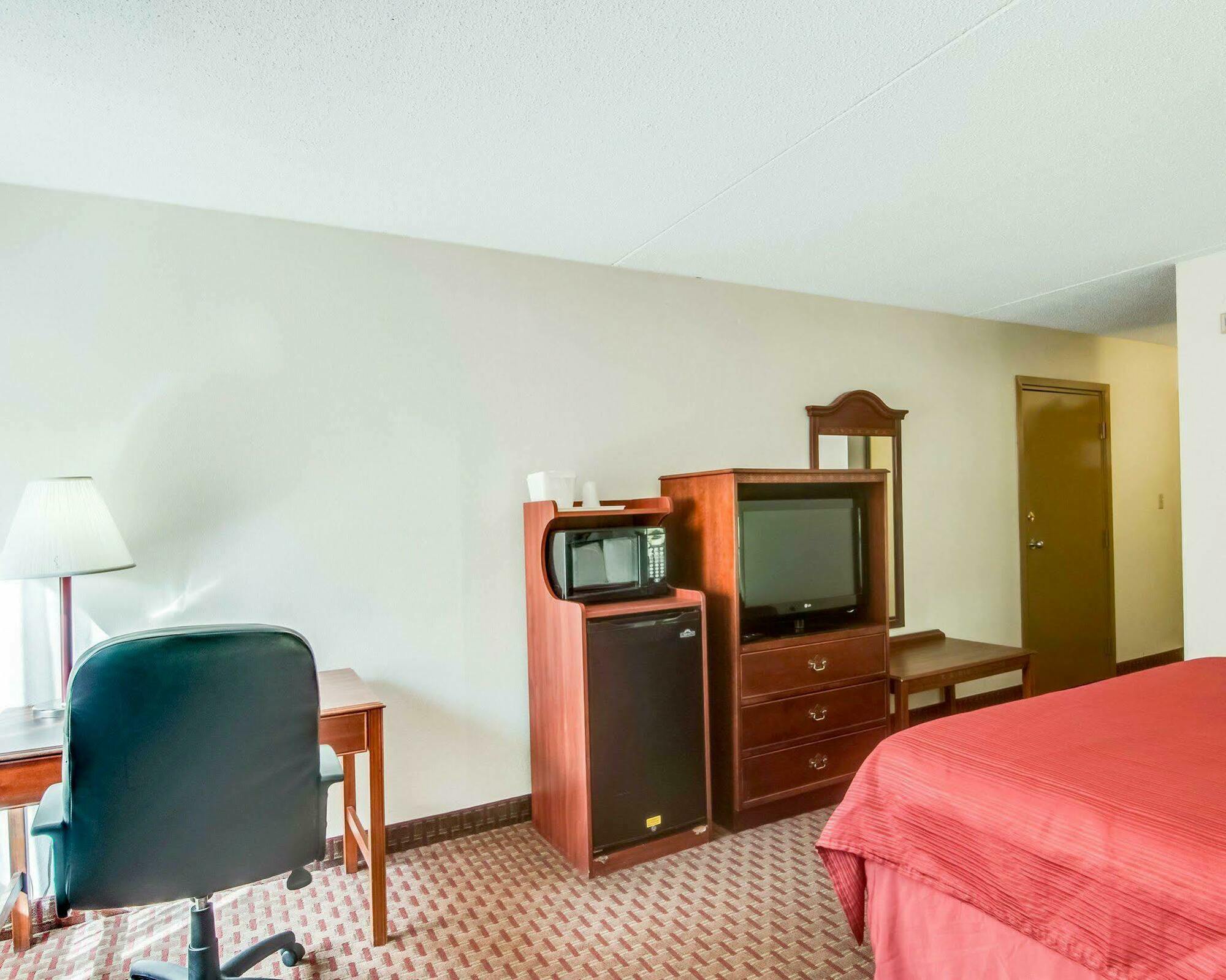 Quality Inn & Suites Lexington Near I-64 And I-81 Timber Ridge Buitenkant foto