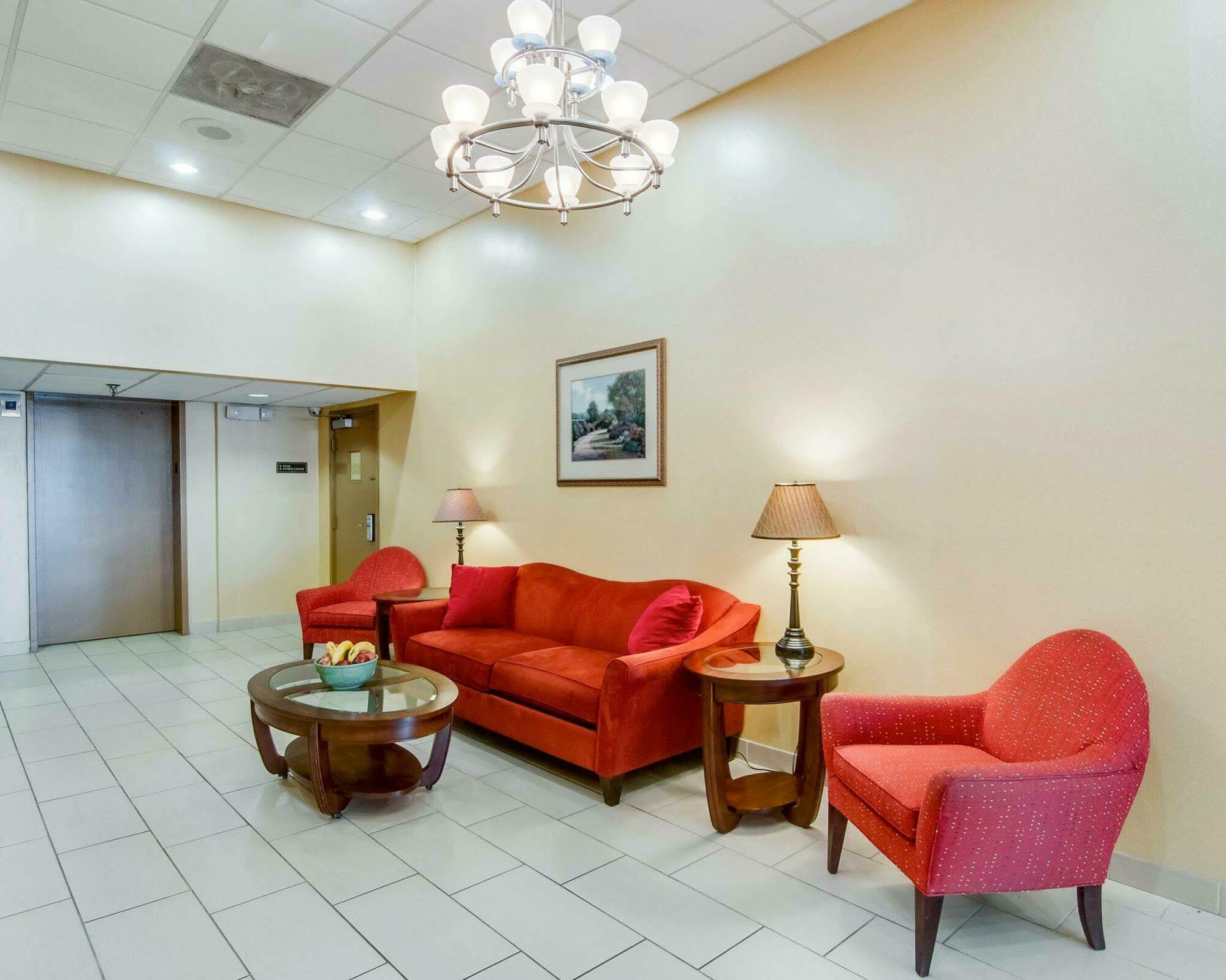 Quality Inn & Suites Lexington Near I-64 And I-81 Timber Ridge Buitenkant foto