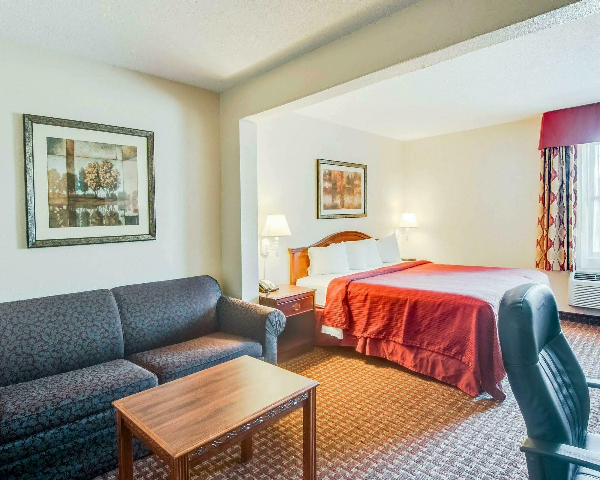 Quality Inn & Suites Lexington Near I-64 And I-81 Timber Ridge Buitenkant foto