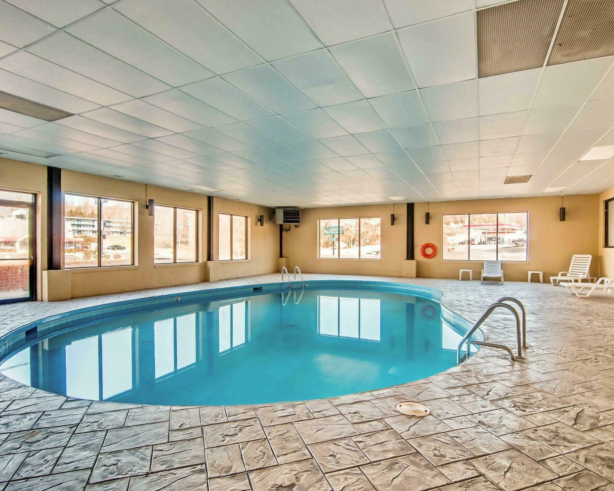 Quality Inn & Suites Lexington Near I-64 And I-81 Timber Ridge Buitenkant foto