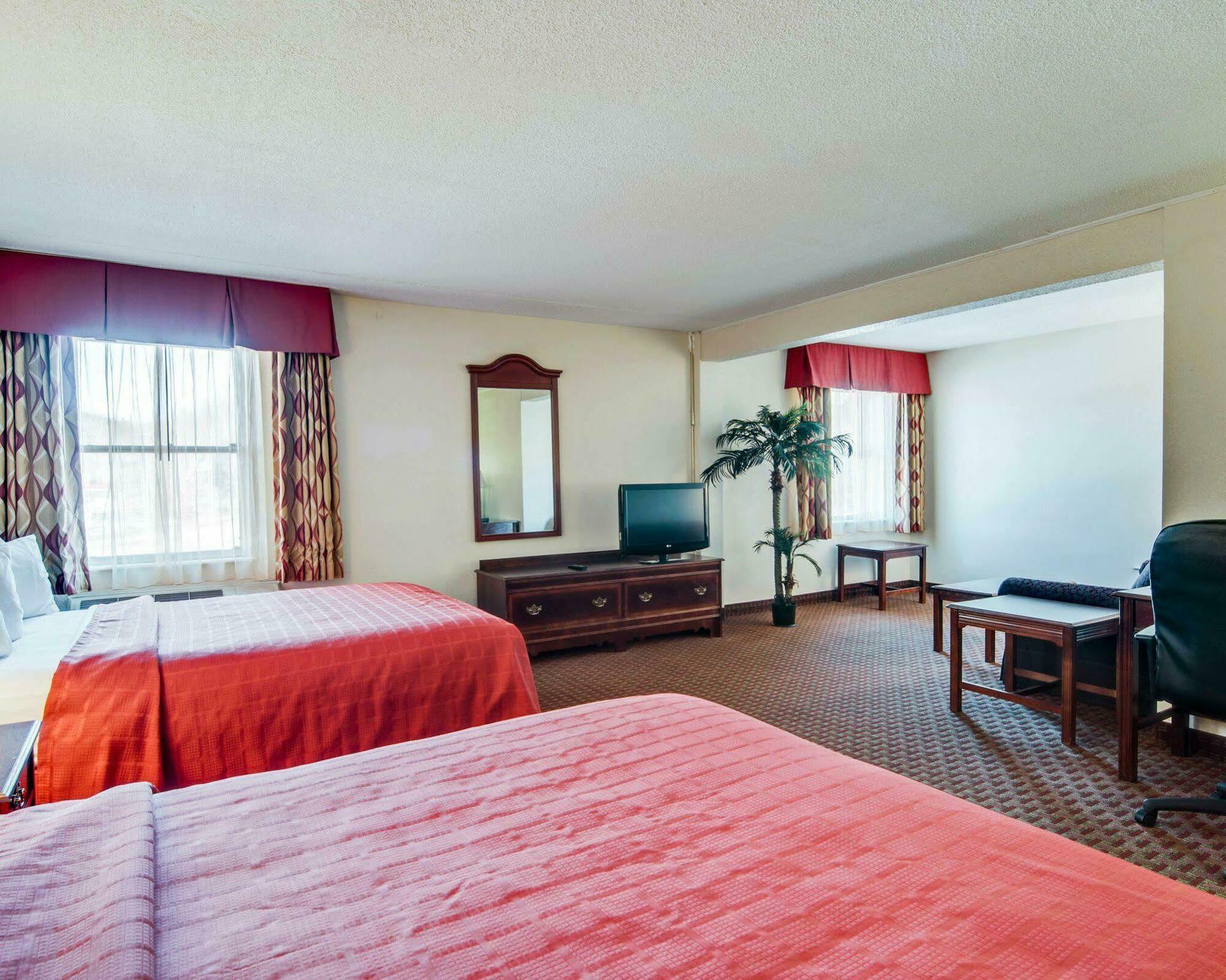 Quality Inn & Suites Lexington Near I-64 And I-81 Timber Ridge Buitenkant foto